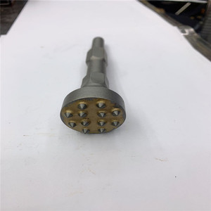Cincel Profesional de Acero con Alto Contenido de Carbono, Punta de Martillo con Vástago Hexagonal, 12 Dientes, Mango Blanco, para Pisos, Mampostería y Hormigón - Product Image 3