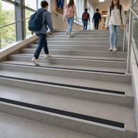 Profilé d'escalier moderne et élégant en aluminium pour bureau ou appartement, nez de marche en aluminium pour escaliers, marche en béton, extérieur
