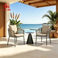 Chaise de salle à manger d'hôtel moderne en aluminium avec coussins en mousse écologique, mobilier imperméable et confortable pour l'extérieur, chaise de jardin tressée