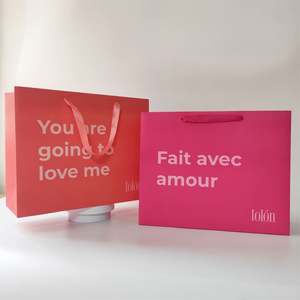 Sac en papier de luxe avec poignée, personnalisé avec logo de marque, pour la promotion, la vente au détail de vêtements, les cadeaux, les bijoux, vente en gros KM - Product Image 4