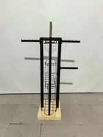 Étagère de présentation en métal à panier réglable - Support noir détachable avec base en bois pour magasin de vêtements, de chapeaux et de chaussures
