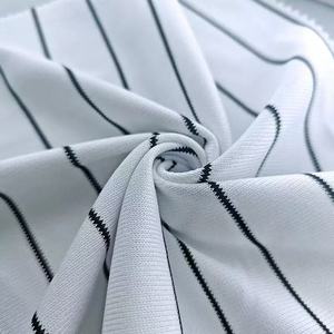 Tela de malla de poliéster de 230 g de venta directa de fábrica para camisetas de béisbol, tejido de punto con rayas negras/blancas, stock listo para pedidos al por mayor y lotes mixtos. - Product Image 1