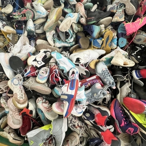 Lote al por mayor de zapatillas de baloncesto usadas de alta calidad S3-<span class=keywords><strong>2</strong></span>-<span class=keywords><strong>Q</strong></span>, calzado deportivo de marca china para hombre en fardos, zapatos de <span class=keywords><strong>segunda</strong></span> <span class=keywords><strong>mano</strong></span> para hombre. - Product Image 3