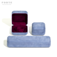 Boîte à bague en velours à prix d'usine avec logo doré personnalisé, étui de présentation de bijoux de haute qualité pour cadeau d'anniversaire ou de mariage