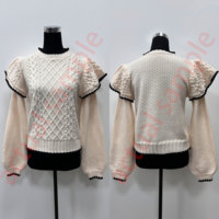 Pull en tricot torsadé élégant pour femme, noir, avec volants aux épaules, bordure festonnée et manches lanternes, couleur crème