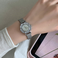 Jam tangan Quartz wanita, jam tangan mode Vintage bunga desainer perhiasan Stainless Steel mewah untuk hadiah