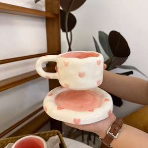 Ins Handkneaded seramik tombul kahve fincan ve çay tabağı Set el-çizilmiş altında sırlı düzensiz süt kupa ve çanak hediyeler için - Product Image 1
