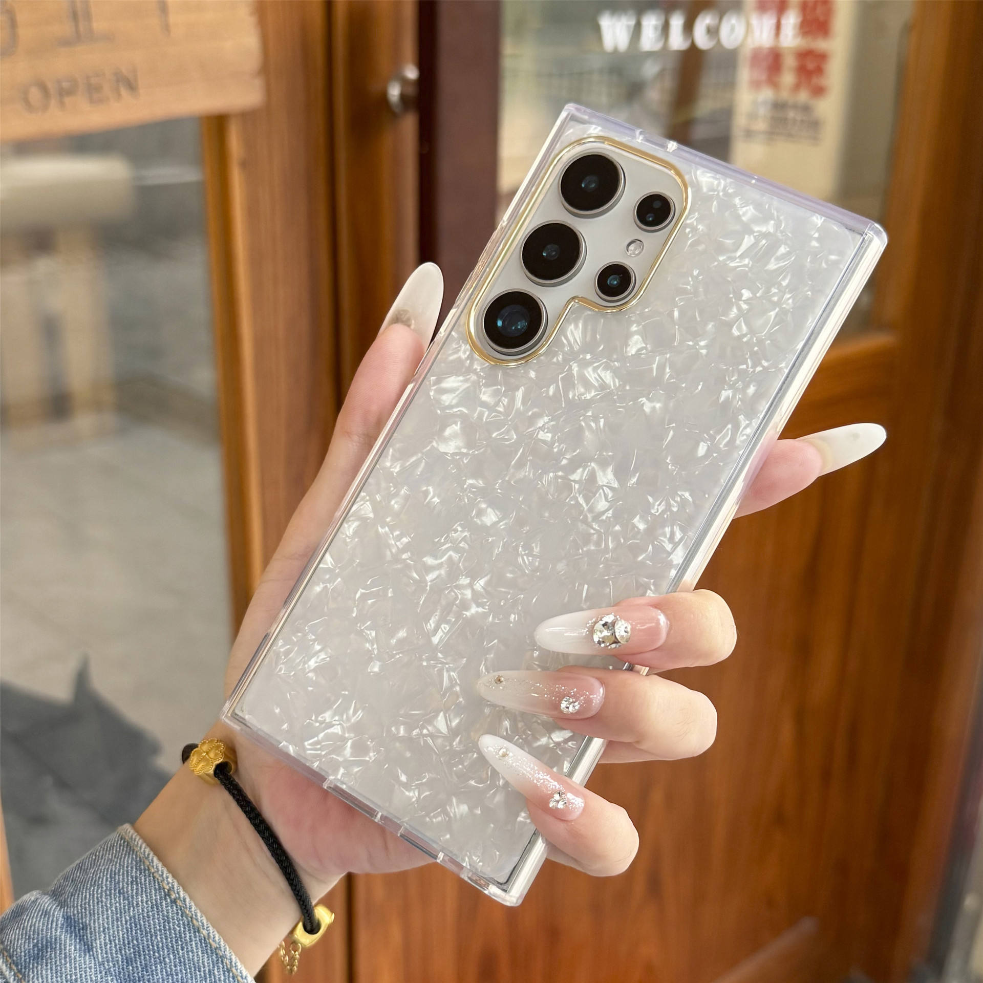 แหวนทอง - เปลือกหอยสีขาว