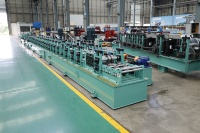 Rouleau de support de panneau solaire entièrement automatique formant la machine populaire pour la fabrication de carreaux en acier coloré noyau de moteur à engrenages en acier