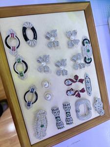 เข็มกลัดเงินแท้สไตล์วินเทจอาร์ตเดโค ประดับด้วยเคลือบเงาและเพชรดำขนาดเล็ก เหมาะสำหรับทั้งชายและหญิง ใช้เป็นเครื่องประดับสำหรับงานหมั้นหรืองานแต่งงาน - Product Image 4