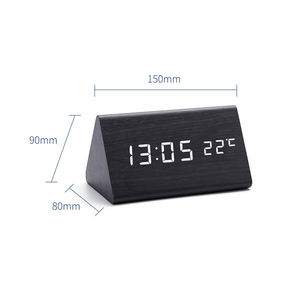 Horloges de bureau numériques en bois triangulaires intelligentes, commande vocale, horloge LED, température, horloge de table, logo OEM, décoration en bois pour la maison - Product Image 2