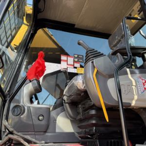 Excavatrice d'occasion 340 L 40 tonnes Tier 3 sans DEF, godet de 2,38 m, puissance de 259 kW pour le chargement de faces de carrières et les travaux de terrassement lourds - Product Image 2