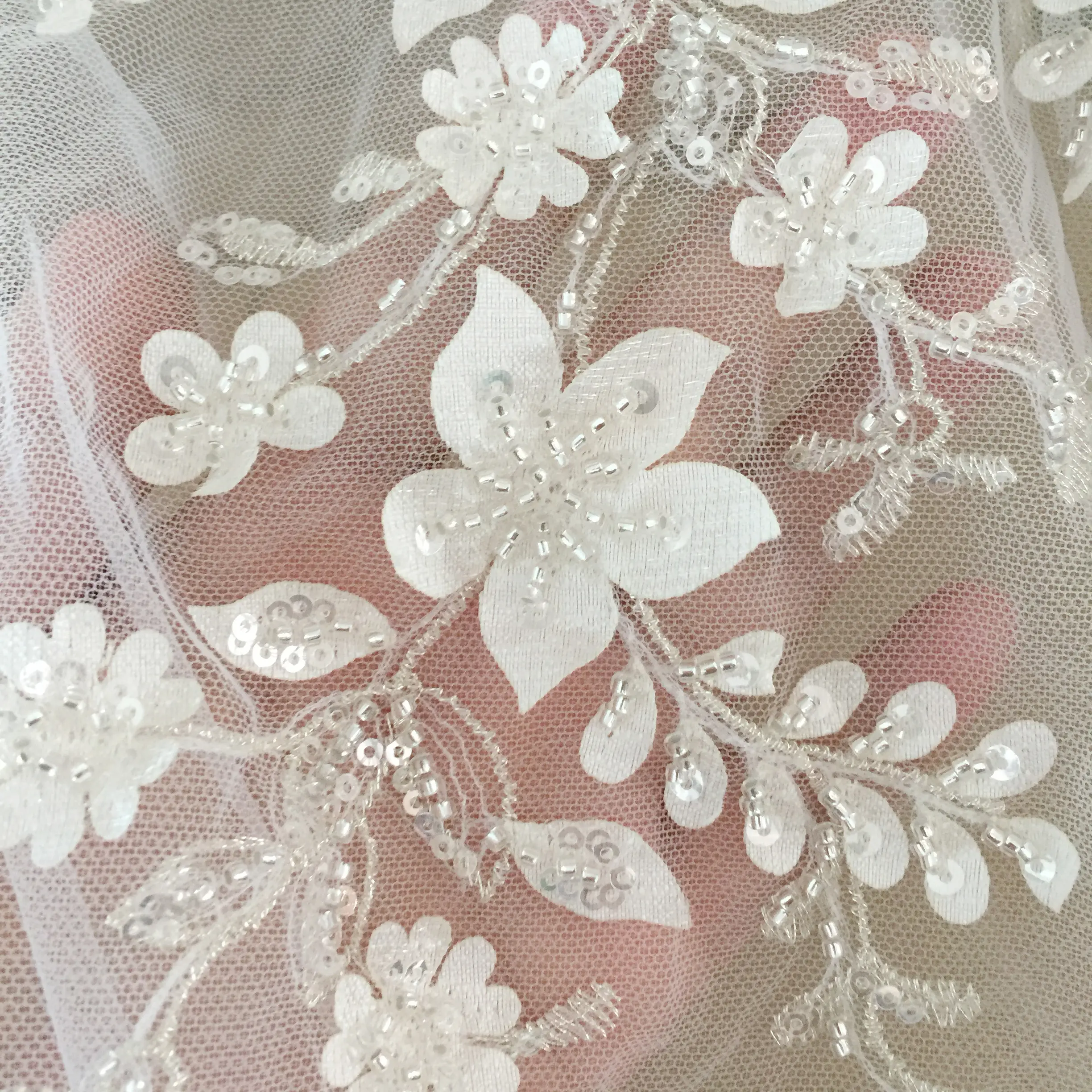 Applique manik-manik mewah kain renda pengantin bunga bordir perak dan daun payet pakaian berkualitas tinggi kain renda