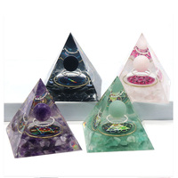 Vente en gros de pyramides en cristal naturel avec boule de cristal, différents motifs, ornements pour la maison et le bureau, cadeau pyramide en cristal