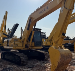 Excavatrice de grande taille Komatsu PC220 PC210 (22 tonnes, 21 tonnes) d'occasion du Japon, avec godet de terrassement, moteur japonais et composants essentiels à changement rapide. - Product Image 1