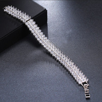 Bracelet Chaîne Scintillant à 3 Rangs, Style Minimaliste Iced Out, avec Cristaux CZ Colorés, Plaqué Argent, Bijou de Poignet Tendance