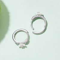 925 Sterling Silber Weiße Blumen-Creolen mit Perlmutt-Pflanzenranken-Design für Damen – Eleganter Schmuck SCE2015