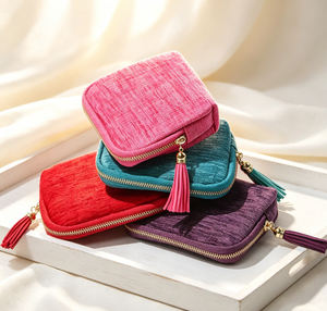 Pochette à bijoux portable haut de gamme faite à la main avec fermeture magnétique en tissu chenille épais, coloris Rose Rouge, Rouge Vif, Bleu Lac, Violet - Product Image 6