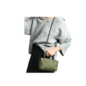 Sac à bandoulière tendance pour femmes avec logo personnalisé et fermeture éclair, sacs fourre-tout mini en nylon en gros - Product Image 1