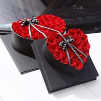 Vente chaude 2026 : Boîte en forme de cœur avec roses éternelles personnalisées, fleurs décoratives romantiques en gros, cadeau pour la Saint-Valentin