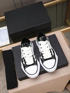 2026 Baskets de luxe haut de gamme pour hommes, personnalisables, décontractées, classiques, sportives, en denim noir, tendance, légères et mode, vente en gros - Product Image 5