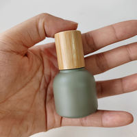 Rol kaca warna Morandi 10ml kualitas tinggi untuk kecantikan botol minyak esensial Perawatan Kulit dengan pompa tutup bambu langsung dari pabrik
