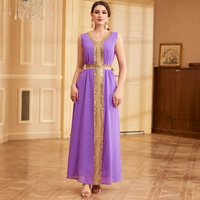Ensemble Abaya élégant deux pièces en polyester respirant avec garniture en strass dorés, manches chauve-souris, kaftan ouvert et robe intérieure longue jusqu'aux chevilles