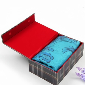 Sang Trọng Khăn Bao Bì Hộp Quà Tặng Với Biểu Tượng Tùy Chỉnh Cứng Nhắc Giấy Bọt Chèn Từ Đóng Cửa Matt Cán In Ấn Xử Lý - Product Image 1