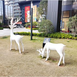 Sculpture de cerf en fibre de verre pour décoration extérieure de jardin, résistante aux intempéries, statue animale moderne, ornement paysager autoportant - Product Image 3
