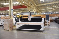 Machine de découpe laser à fibre économique 1,5 kW 3 kW 6 kW, conviviale et facile à utiliser pour atelier de tôlerie CNC