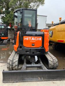 Choix économique : Excavatrice sur chenilles Hitachi ZX55USR d'occasion avec système hydraulique robuste, moteur PLC, capacité de godet de 5,5 tonnes (0,19 m³) - Product Image 3