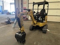 Mini-excavatrice 301.7 neuve de 1,7 t avec moteur et boîte de vitesses pour sites de travail étroits - Faible nombre d'heures, excavatrice Caterpillar d'origine