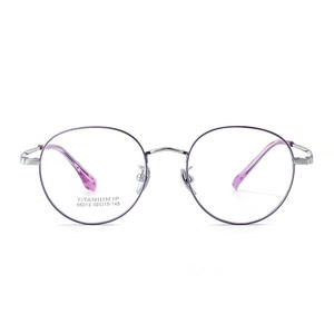 Gafas Danyang 95013 para Mujer, Montura Redonda Completa, Ultraligeras, de Titanio, con Recubrimiento Electrolítico de Dos Tonos - Product Image 1
