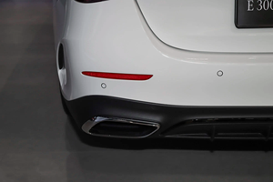 Mercedes-Benz Clase <span class=keywords><strong>E</strong></span> 2026 <span class=keywords><strong>E</strong></span> 260 Edición Deportiva 4953x1880x1479 con Sistema Híbrido Ligero, Autonomí<span class=keywords><strong>a</strong></span> >700km, Baterí<span class=keywords><strong>a</strong></span> de 30-50kWh, Venta al Por Mayor - Product Image 5