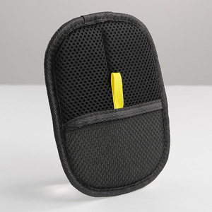 Gants anti-poils pour animaux de compagnie Jiuxi, jaune et noir, en polyester, brossage bidirectionnel pour chats, canapés et vêtements - Product Image 1