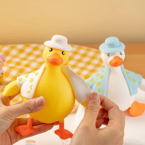 Juguete Blandito de Pato Amarillo Popular de 8.5/12cm, TPR, Cambia de Color, Creativo, Alivia el Estrés, Regalo para Mayores de 6 Años - Product Image 2