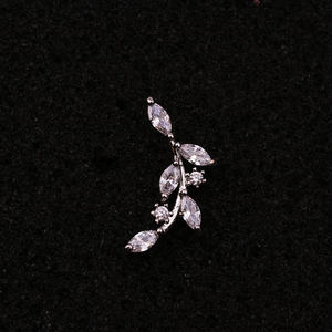 Pendiente de acero inoxidable de 20g con diseño de hoja y circonita cúbica, para perforaciones de oreja (tragus, hélix, <span class=keywords><strong>orbital</strong></span>), con cierre de rosca, para lado izquierdo/derecho, regalo. - Product Image 6