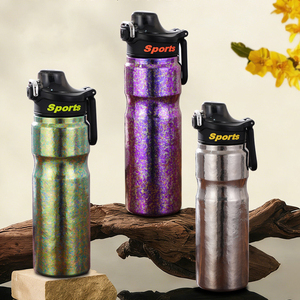 Bouteille d'eau sportive en titane pur 650 ml, intérieur et extérieur en titane pur, bouchon rabattable, bouteille à boire portable en titane pour l'extérieur - Product Image 1