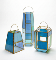 Lanterne géométrique en verre bleu et laiton, lanterne en verre teinté et métal pour la décoration de la maison et des mariages, vente en gros