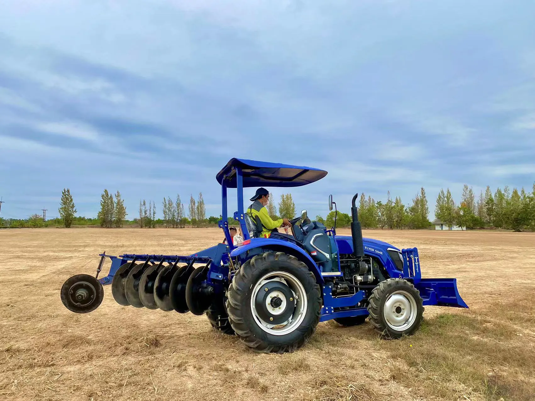 ราคาดี คุณภาพดี การรับรอง CE 4 ล้อ 90hp รถแทรกเตอร์ฟาร์มใหม่ รถแทรกเตอร์พร้อมโหลดด้านหน้า BACKHOE