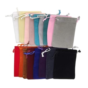 Sacs en flanelle sacs en velours cordon pochette à bijoux petit sac <span class=keywords><strong>cadeau</strong></span> en tissu pour Bracelet faveur <span class=keywords><strong>de</strong></span> fête <span class=keywords><strong>d</strong></span>'<span class=keywords><strong>anniversaire</strong></span>, <span class=keywords><strong>d</strong></span>és, ornement 9X7CM - Product Image 1