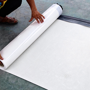 Membrane imperméable en TPO résistante aux UV pour l'étanchéité des toits plats et commerciaux L - Product Image 1
