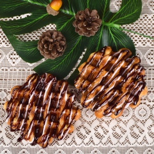Modelo de Waffle Belga Artificial 1:1 para Exhibición de Postres, Crema, Chocolate y Decoración de Ventanas de Cafeterías - Product Image 6