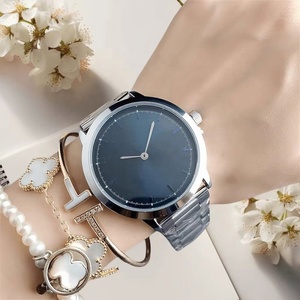 Orologio da Polso Unisex Minimalista in Argento con Cinturino in Acciaio Inossidabile, Quadrante Ultra Sottile, Movimento al Quarzo per Uomo e Donna, Ordine all'Ingrosso - Product Image 4