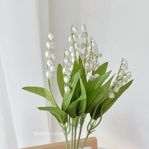 Bouquet de fleurs artificielles en soie, lys de la vallée, style papillon du lac de l'Ouest, pour décoration de mariage, 6 pièces avec bouteille en verre - Product Image 3