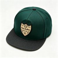 Gorra Snapback Deportiva y Formal de 5 Paneles con Parche de Escudo Personalizado, Bordado 3D, Verde Oscuro, 100% Lona de Algodón, Visera Plana Rígida