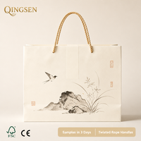Sacs cadeaux en papier kraft OEM personnalisés, motif peinture à l'encre chinoise, sceau rouge, poignées en corde torsadée pour boutique