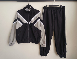 <span class=keywords><strong>Tuta</strong></span> sportiva vintage anni '90 con giacca antivento e <span class=keywords><strong>pantaloni</strong></span> jogger personalizzabili con logo, in nylon con fodera in rete, stile streetwear, 2 pezzi. - Product Image 3