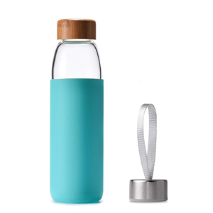 Bouteille d'eau portable personnalisée en verre borosilicate de haute qualité avec manchon en silicone et couvercle en bambou - Product Image 1