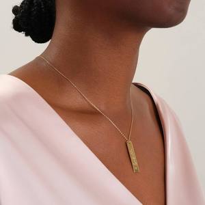 Colgante Personalizado Chapado en Oro de 14K/18K, Grabado Personalizado, Collar de Acero Inoxidable en Blanco, Mensaje Rectangular Vertical - Product Image 1